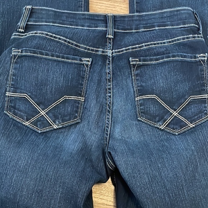 NOT YOUR DAUGHTERS JEANS E.U.C. BOOTCUT WOMENS DENIM BLUE JEANS SIZE 2 inseam 33